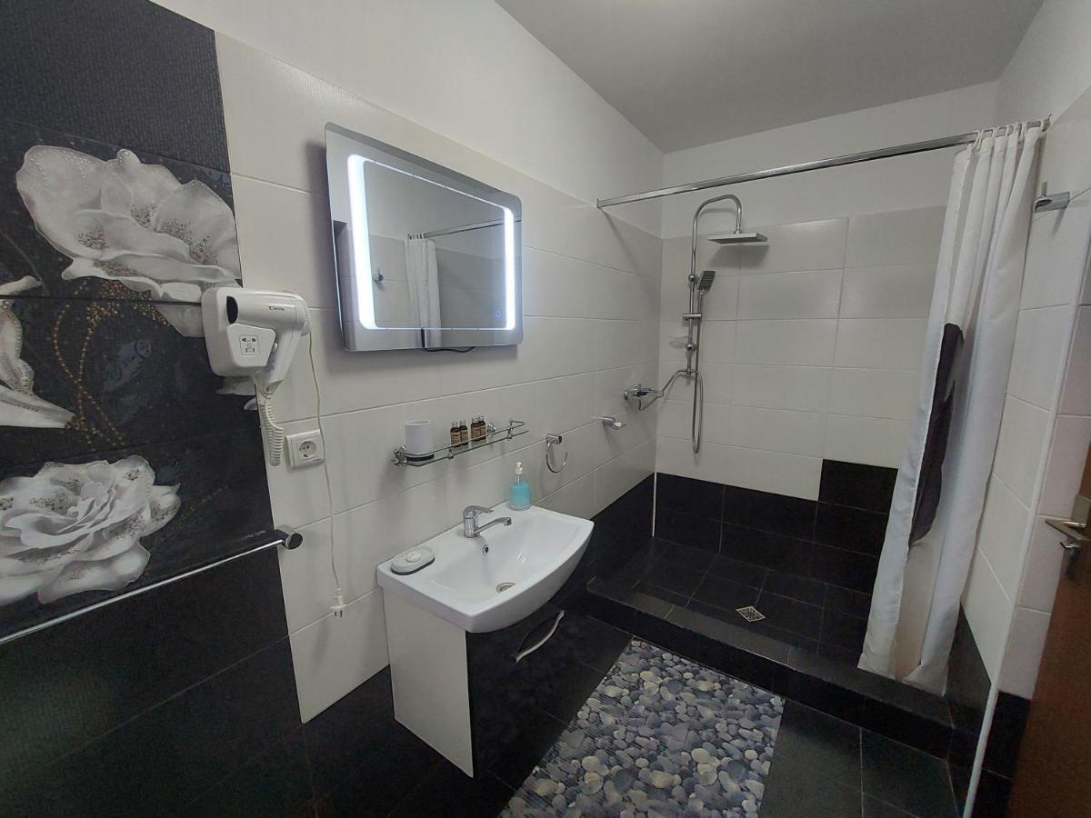 Fulg De Nea Hotel Синая Екстериор снимка